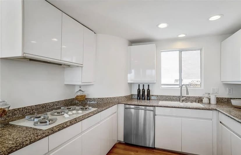 Apartment living room inspected by ScoutMyPlace in Los Angeles